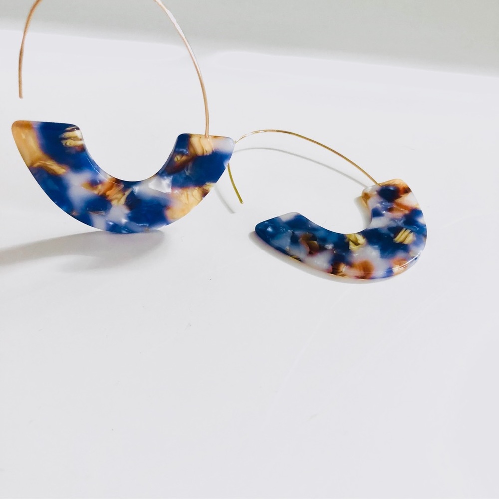 SOLD OUT | Acrylic Crescent Earrings - Picture 1 of 4